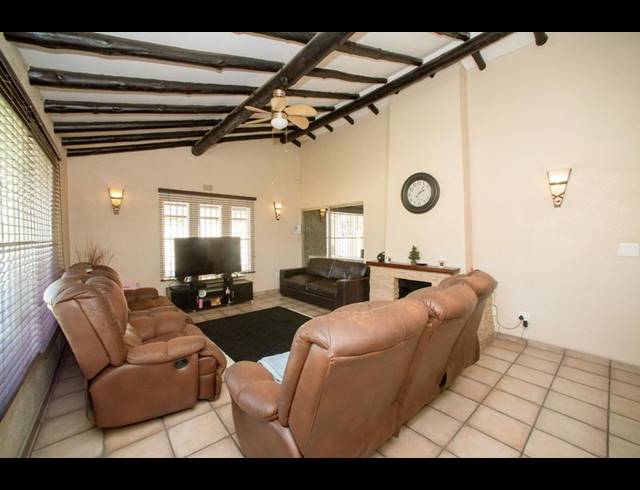 3 BEDROOM HOUSE FOR SALE IN CROYDON